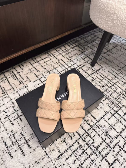 MID HEEL MULES IN MACAROON BEIGE SHEEPSKIN