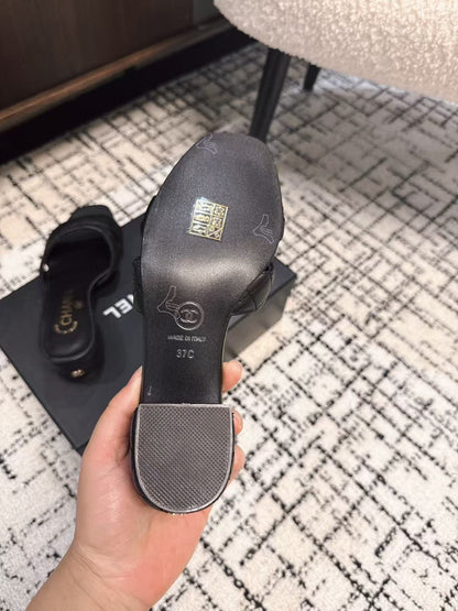 MID HEEL MULES IN BLACK SHEEPSKIN