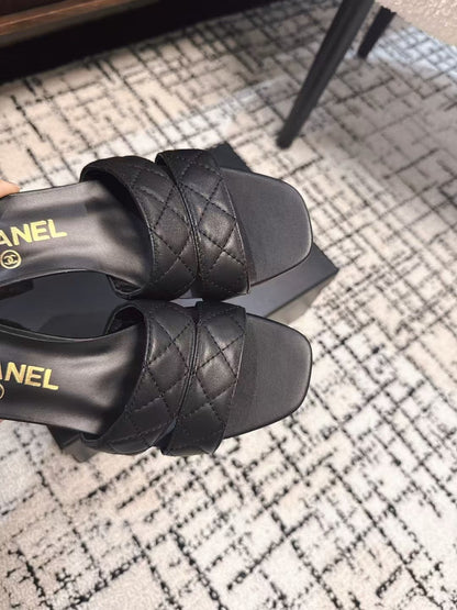 MID HEEL MULES IN BLACK SHEEPSKIN