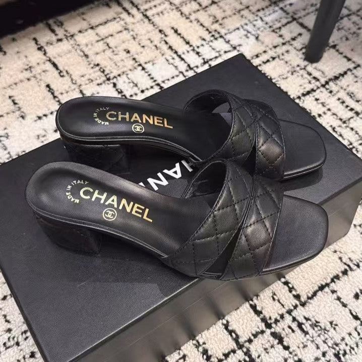 MID HEEL MULES IN BLACK SHEEPSKIN