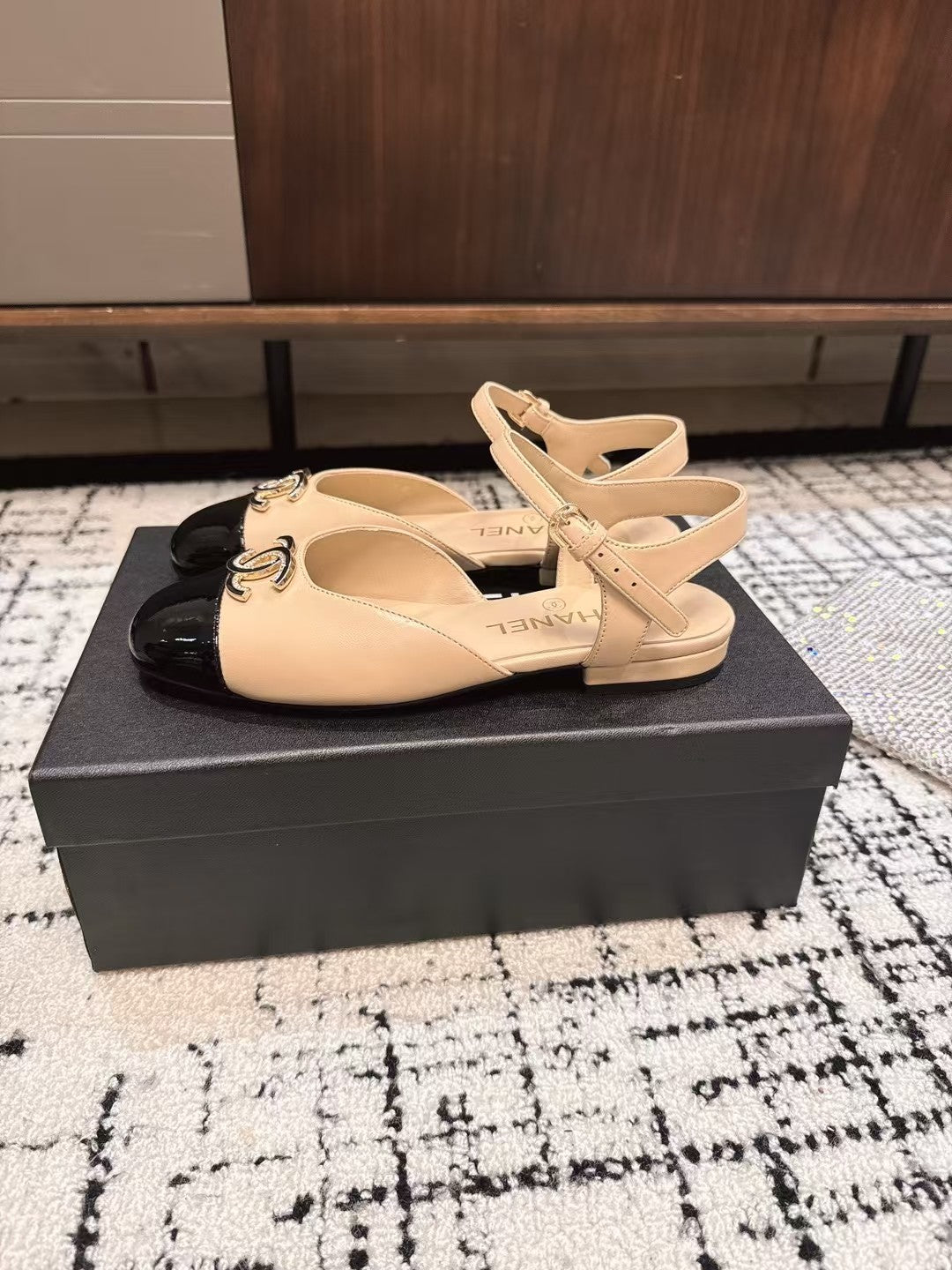 FLAT SLINGBACKS IN MACAROON BEIGE MIX BLACK CALFSKIN