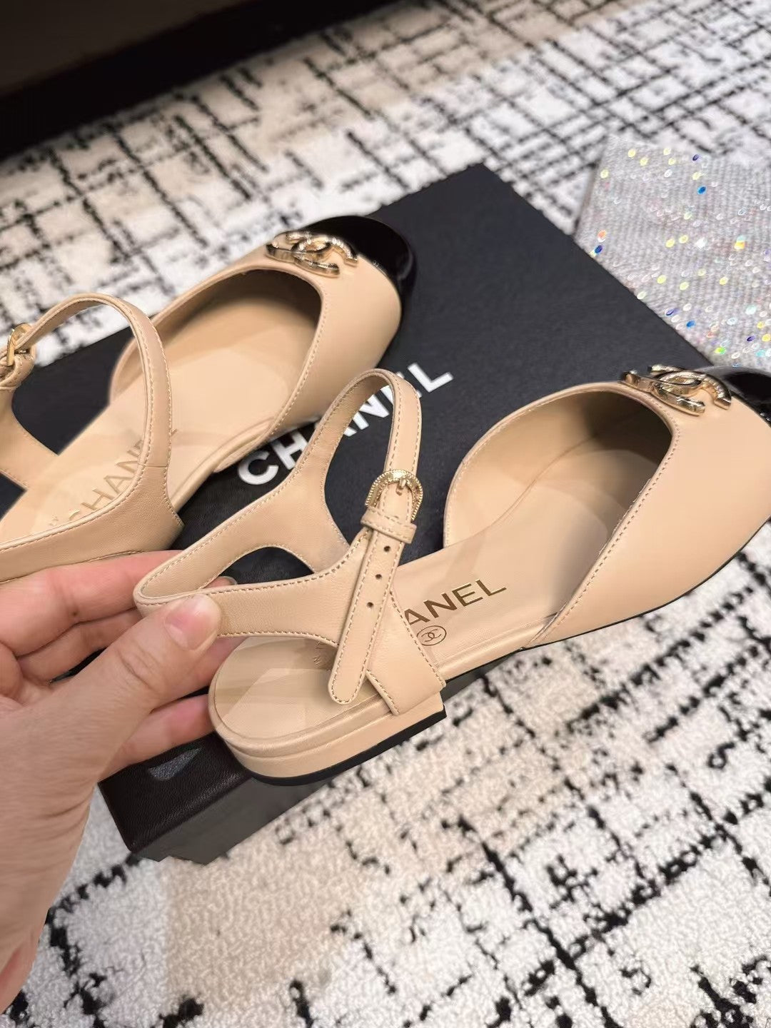 FLAT SLINGBACKS IN MACAROON BEIGE MIX BLACK CALFSKIN