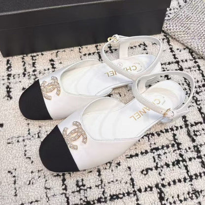 FLAT SLINGBACKS IN WHITE CALFSKIN AND BLACK FABRIC