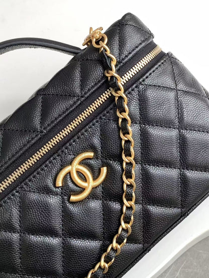 VANITY CASE 19 IN BLACK GRAINED CALFSKIN GOLD HARDWARE