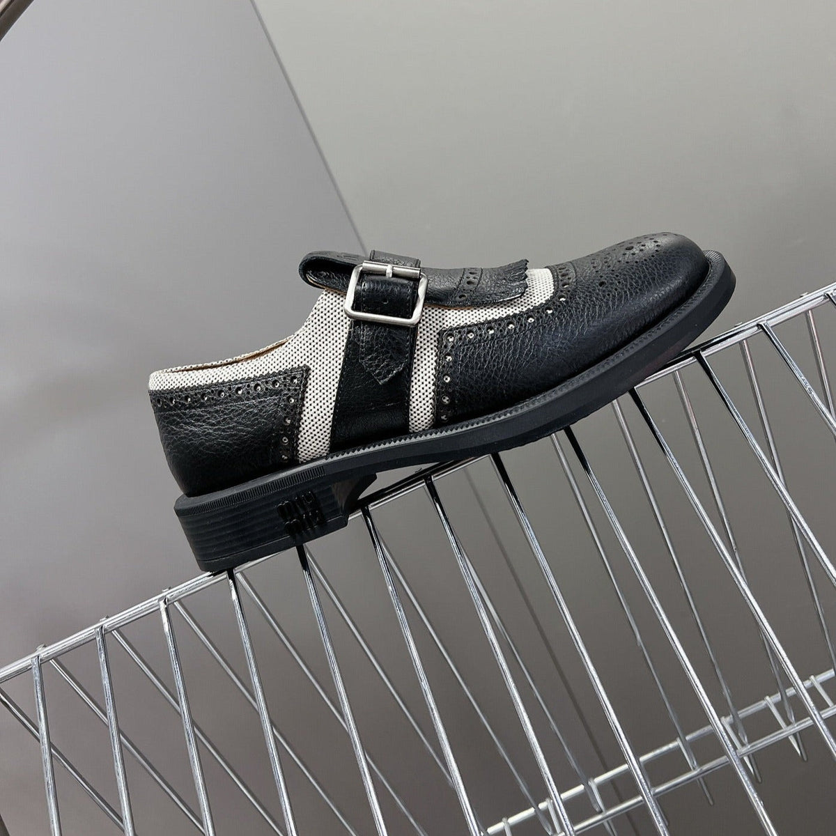 UNIQUE THICK-SOLED OXFORD SHOES BLACK MIX CREAM CALFSKIN
