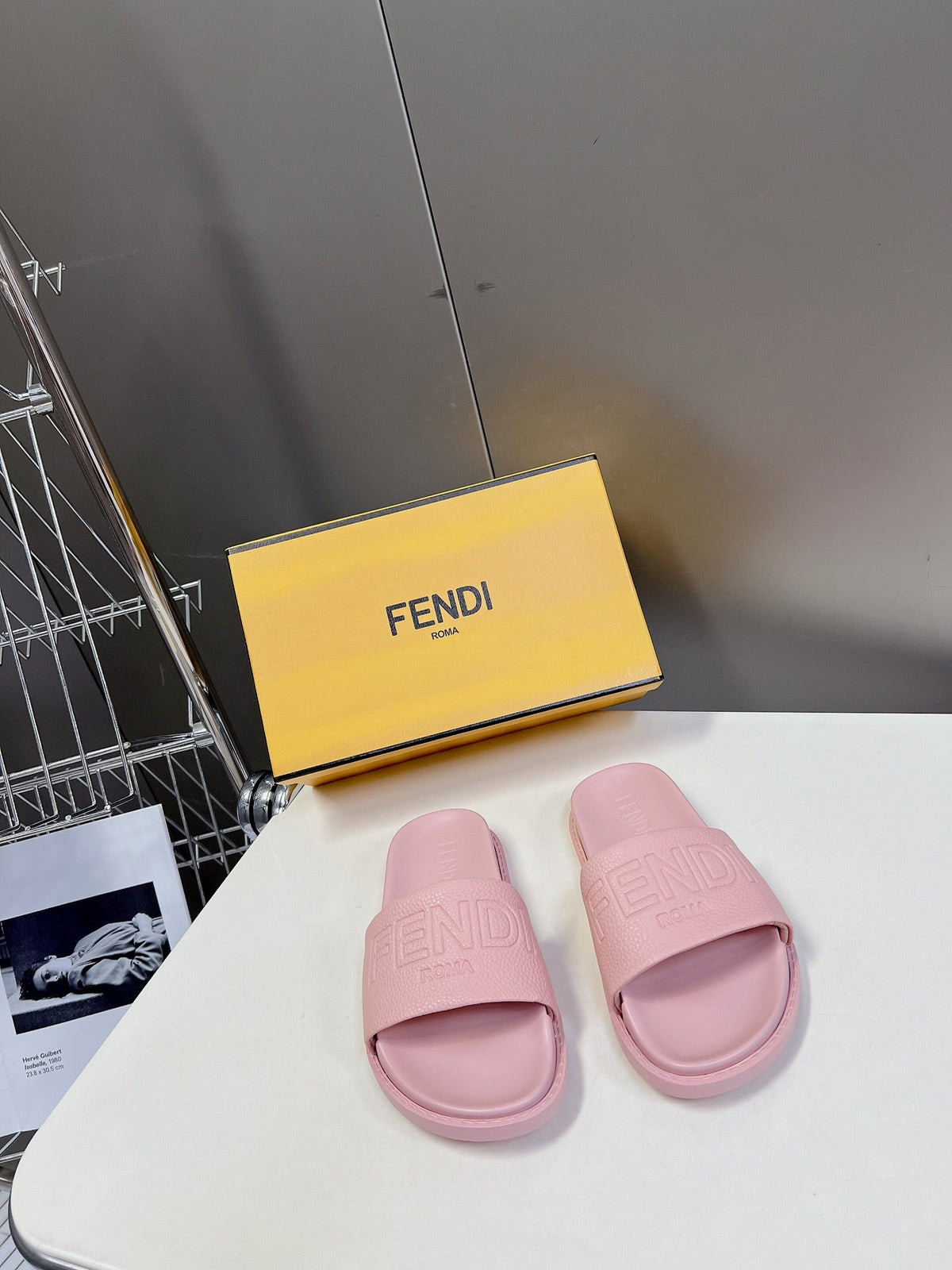 FENDI ROMA SLIDES IN LIGHT PINK LAMBSKIN LEATHER