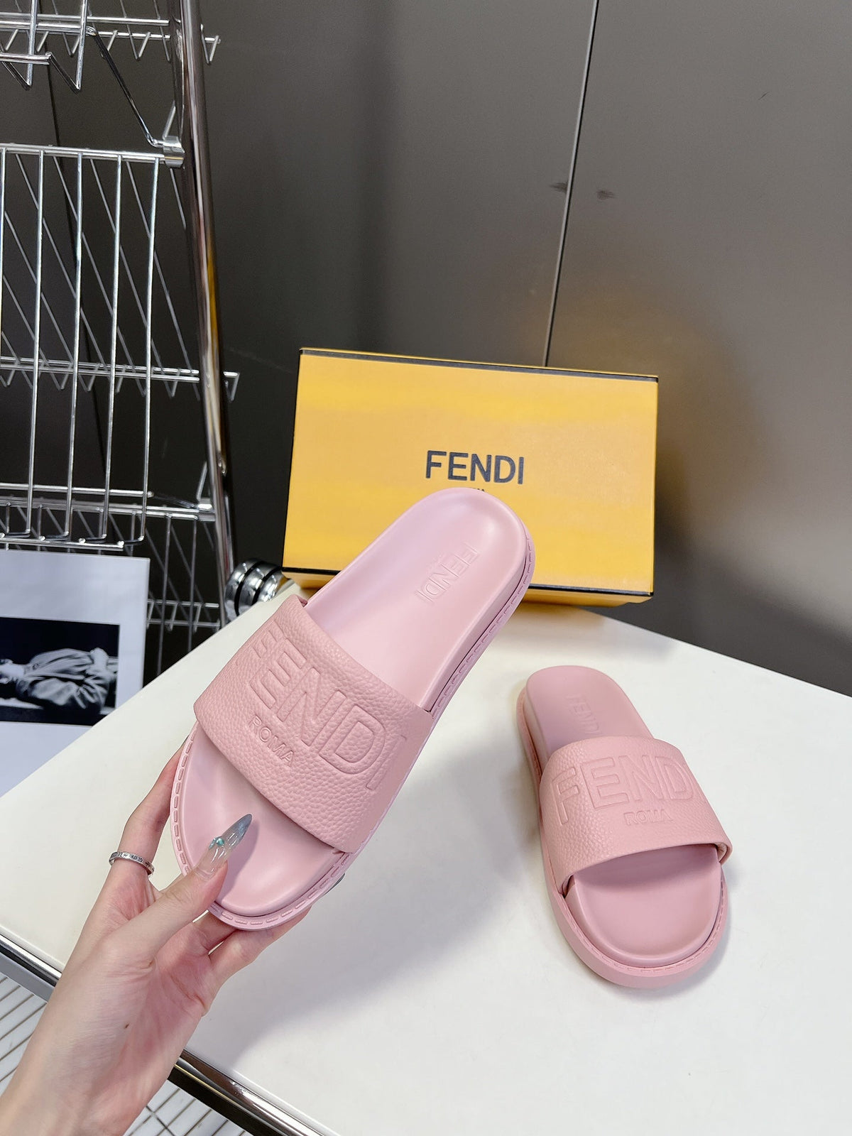 FENDI ROMA SLIDES IN LIGHT PINK LAMBSKIN LEATHER