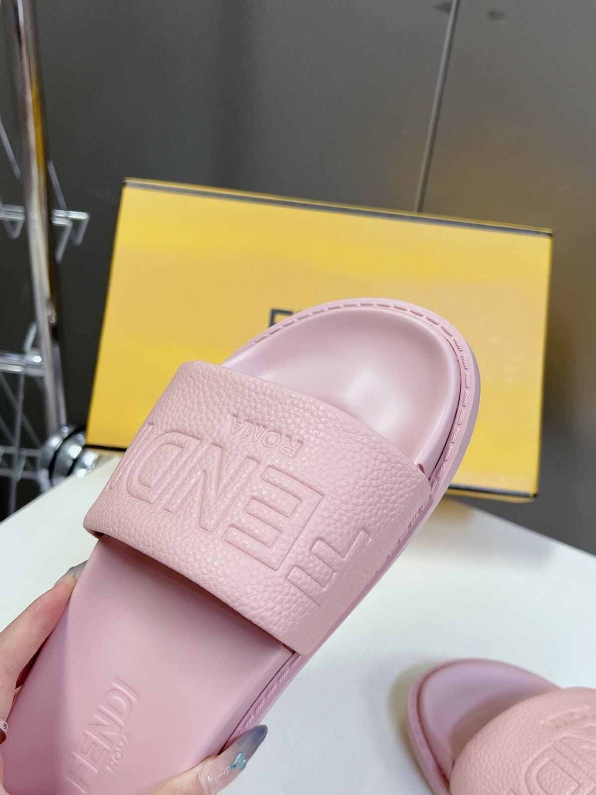 FENDI ROMA SLIDES IN LIGHT PINK LAMBSKIN LEATHER