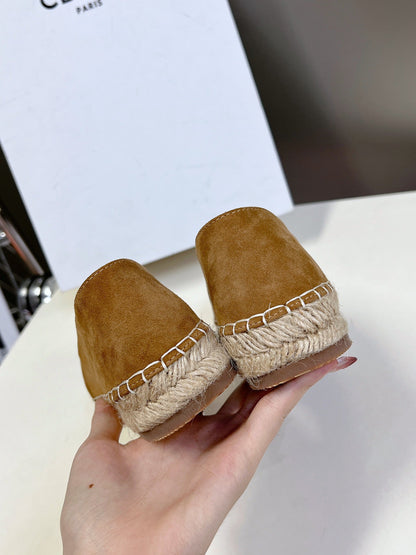 LOAFER IN PEANUT BROWN SUEDE AND WOVEN RAFFIA