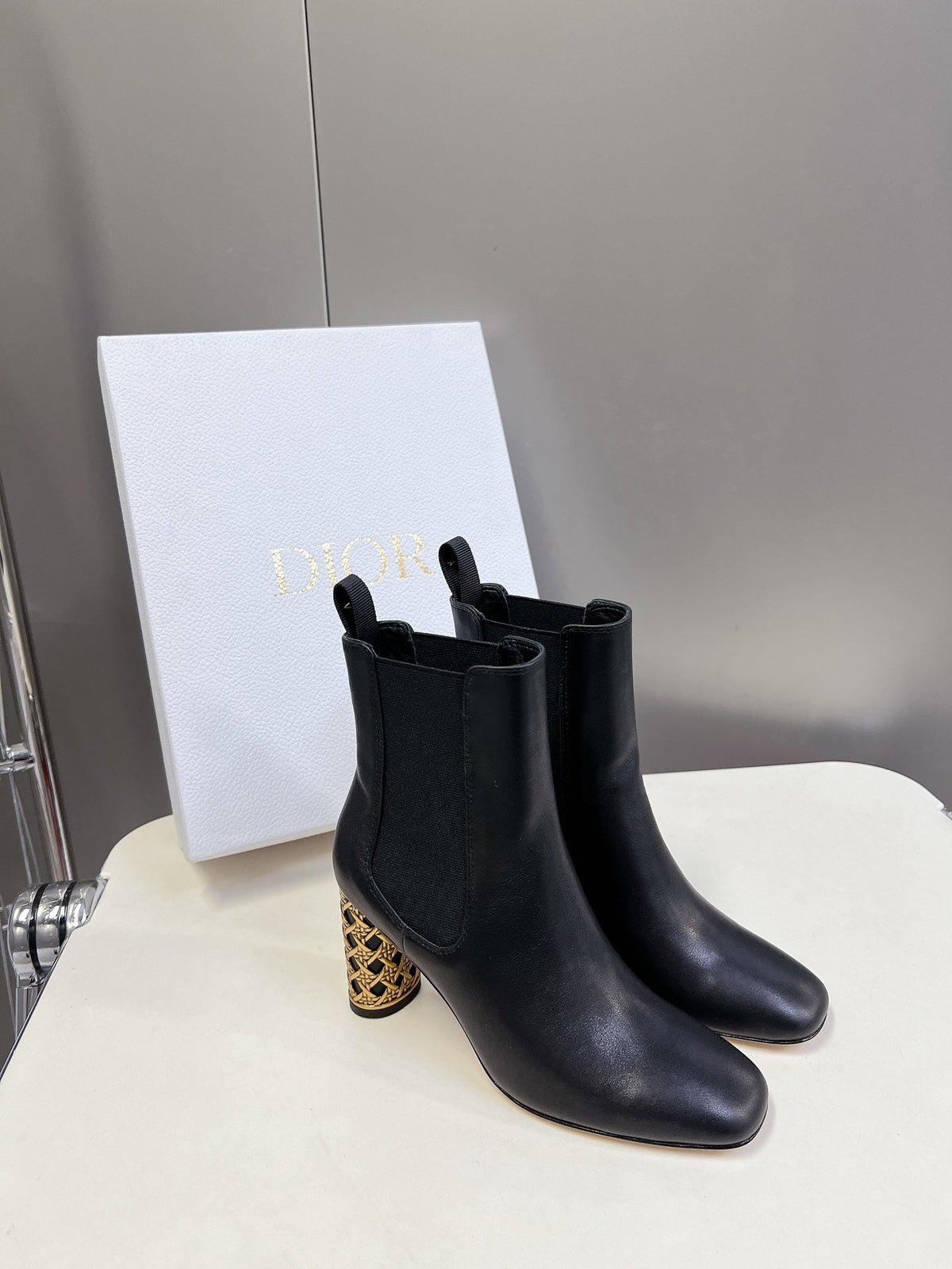 ICON HEELED ANKLE BOOT BLACK CALFSKIN 8 CM