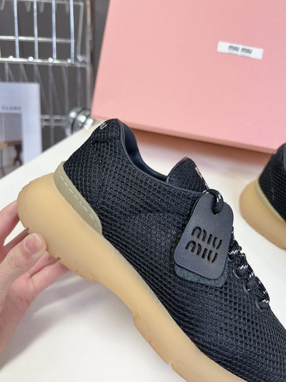 BASIC SNEAKERS IN BLACK MESH