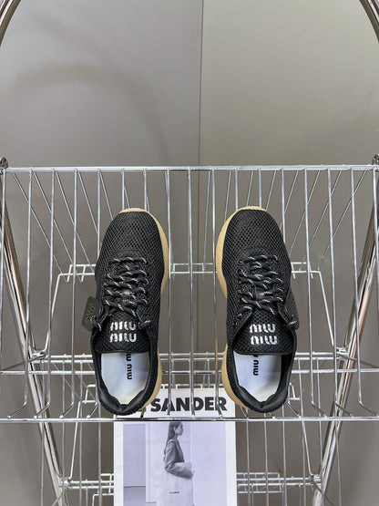 BASIC SNEAKERS IN BLACK MESH