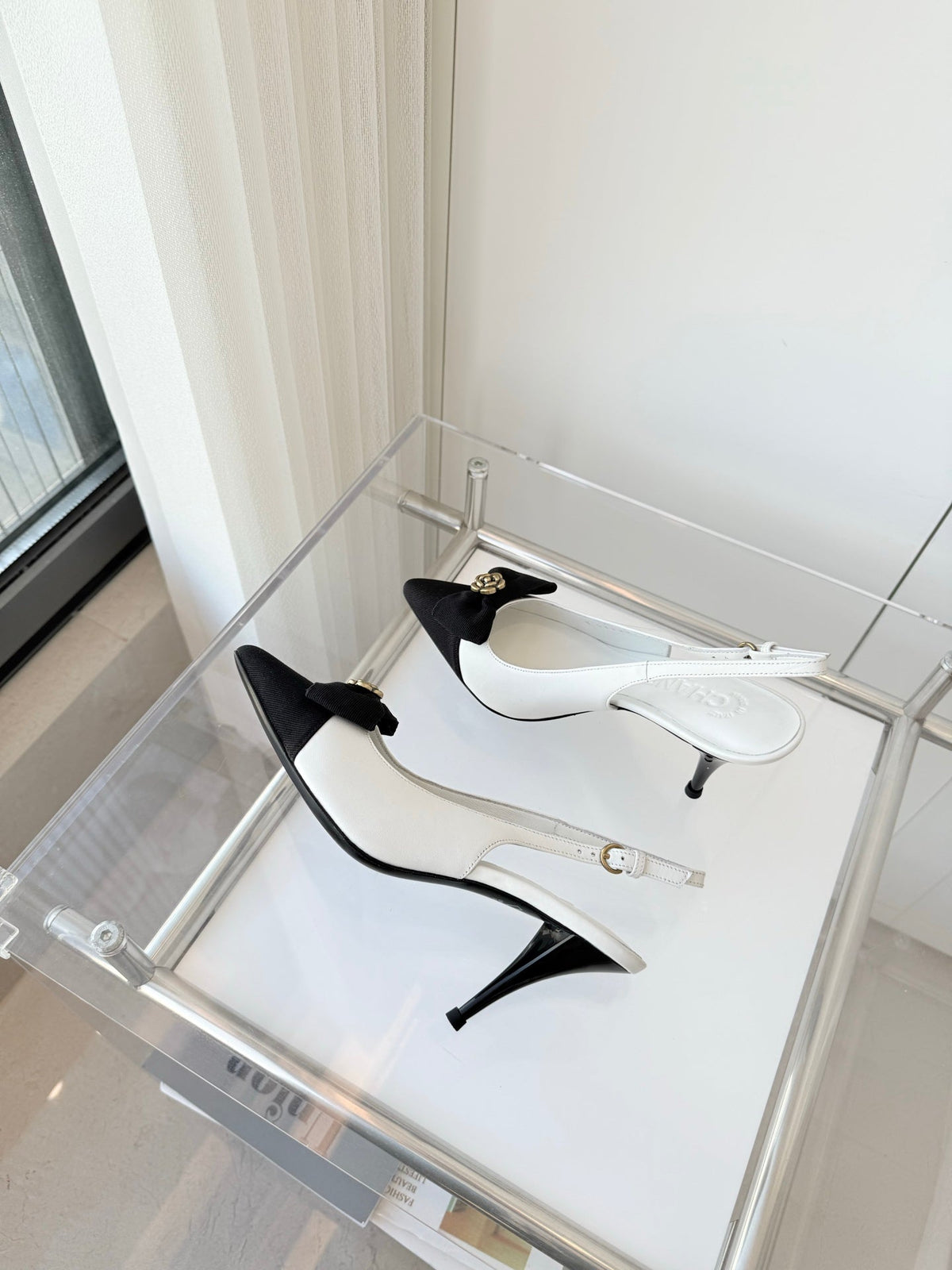 SLINGBACKS 80 MM IN WHITE CALFSKIN AND BLACK CANVAS