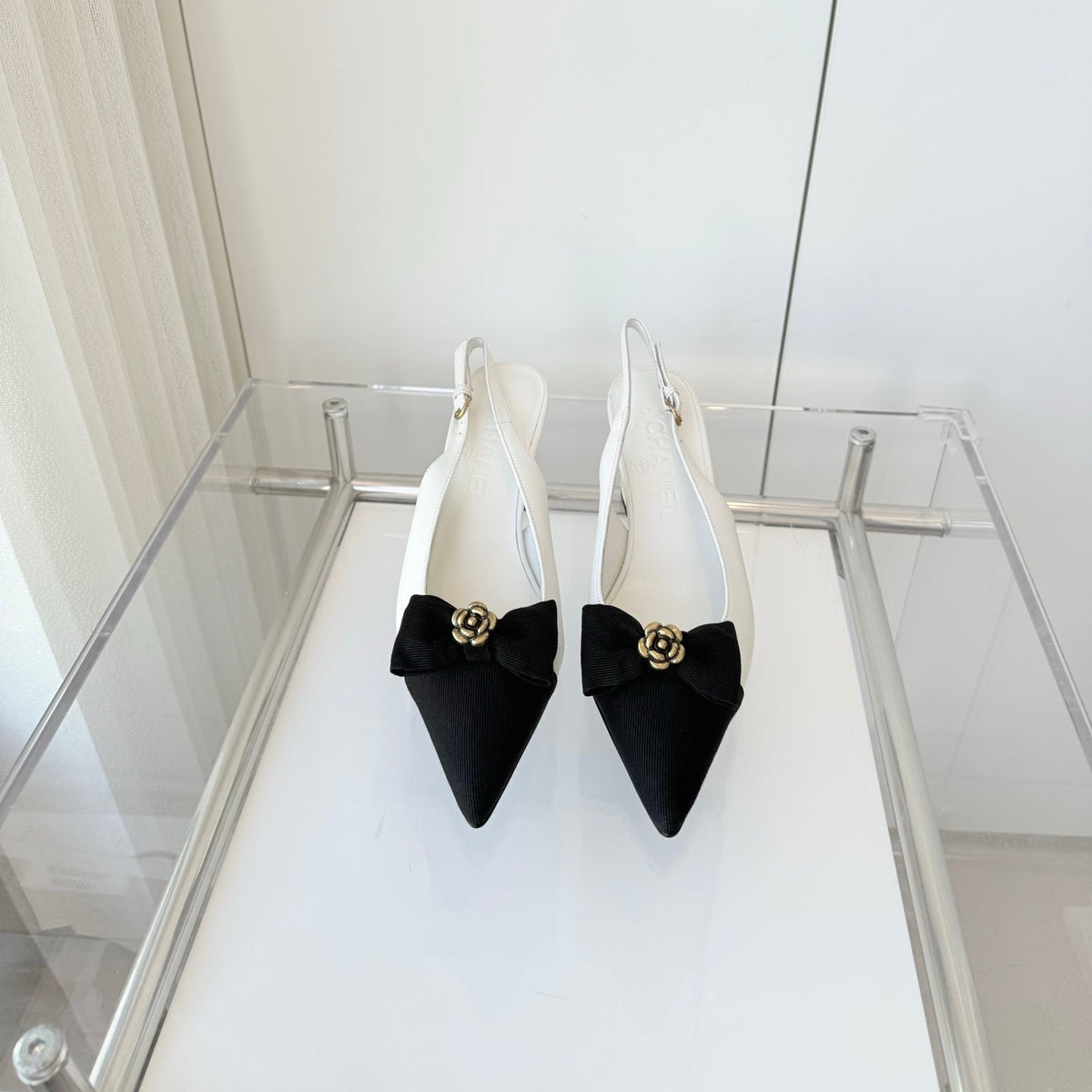 SLINGBACKS 65 MM IN WHITE CALFSKIN AND BLACK CANVAS