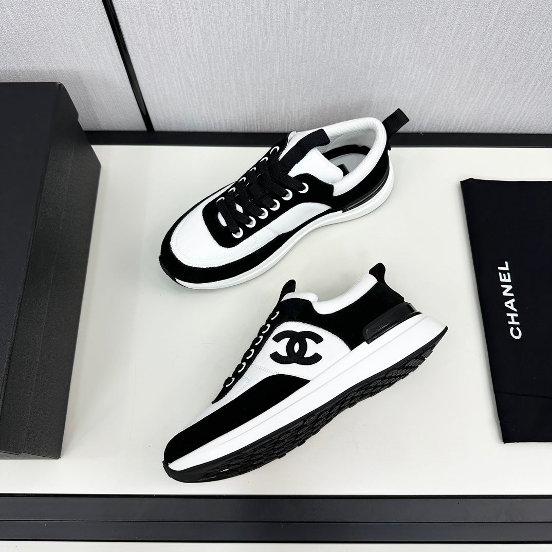 SNEAKER IN BLACK SUEDE AND WHITE CALFSKIN