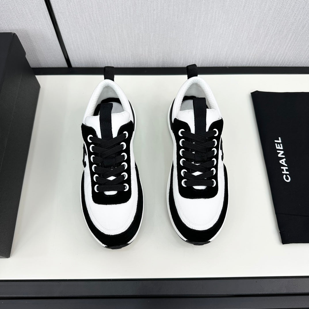 SNEAKER IN BLACK SUEDE AND WHITE CALFSKIN