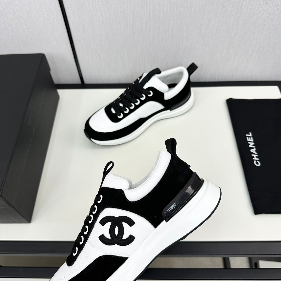 SNEAKER IN BLACK SUEDE AND WHITE CALFSKIN