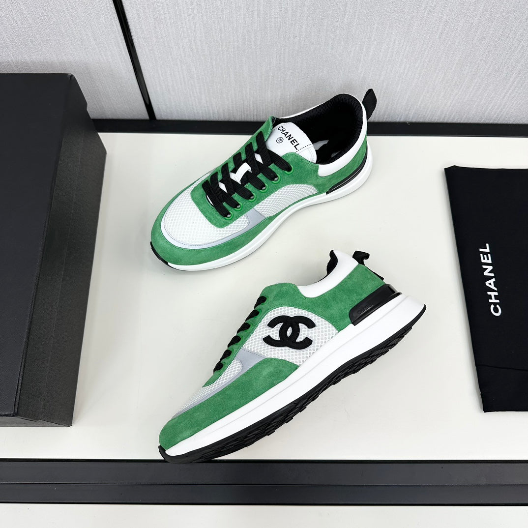 SNEAKER IN EMERALD GREEN SUEDE AND GREY BREATHABLE MESH