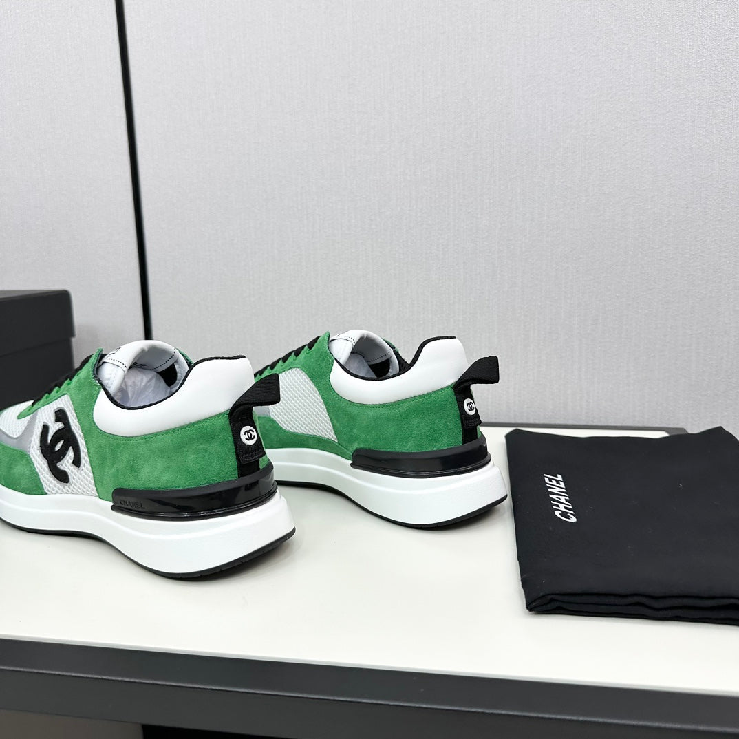 SNEAKER IN EMERALD GREEN SUEDE AND GREY BREATHABLE MESH