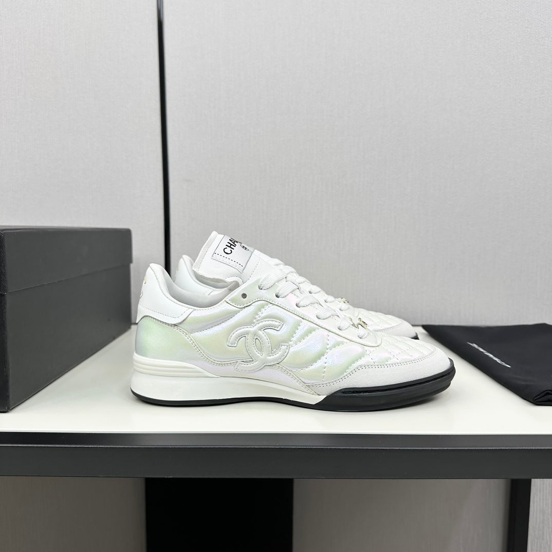 SPORTS SHOES IN GLOSSY WHITE CALFSKIN