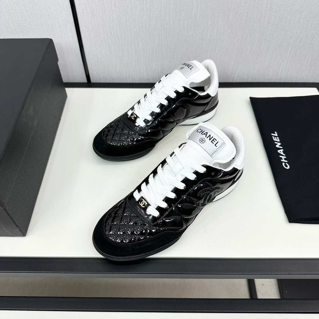 SPORTS SHOES IN GLOSSY BLACK CALFSKIN