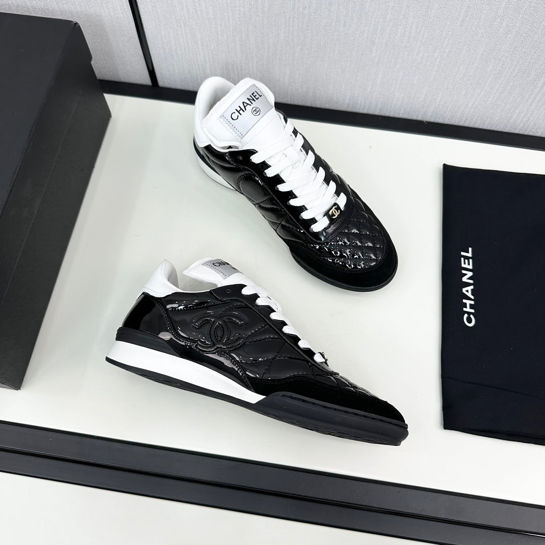 SPORTS SHOES IN GLOSSY BLACK CALFSKIN