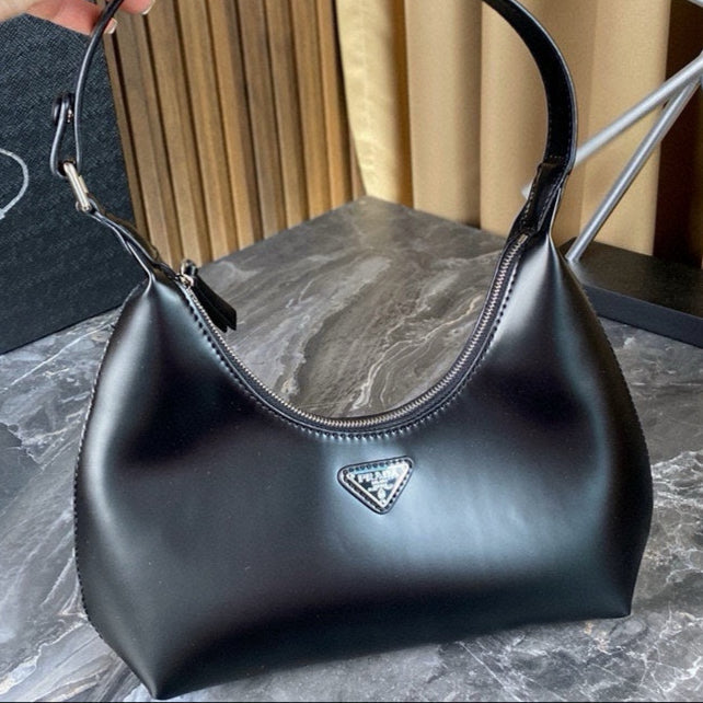 CLEO SHOULDER BAG 30 IN BLACK GLOSSY CALFSKIN