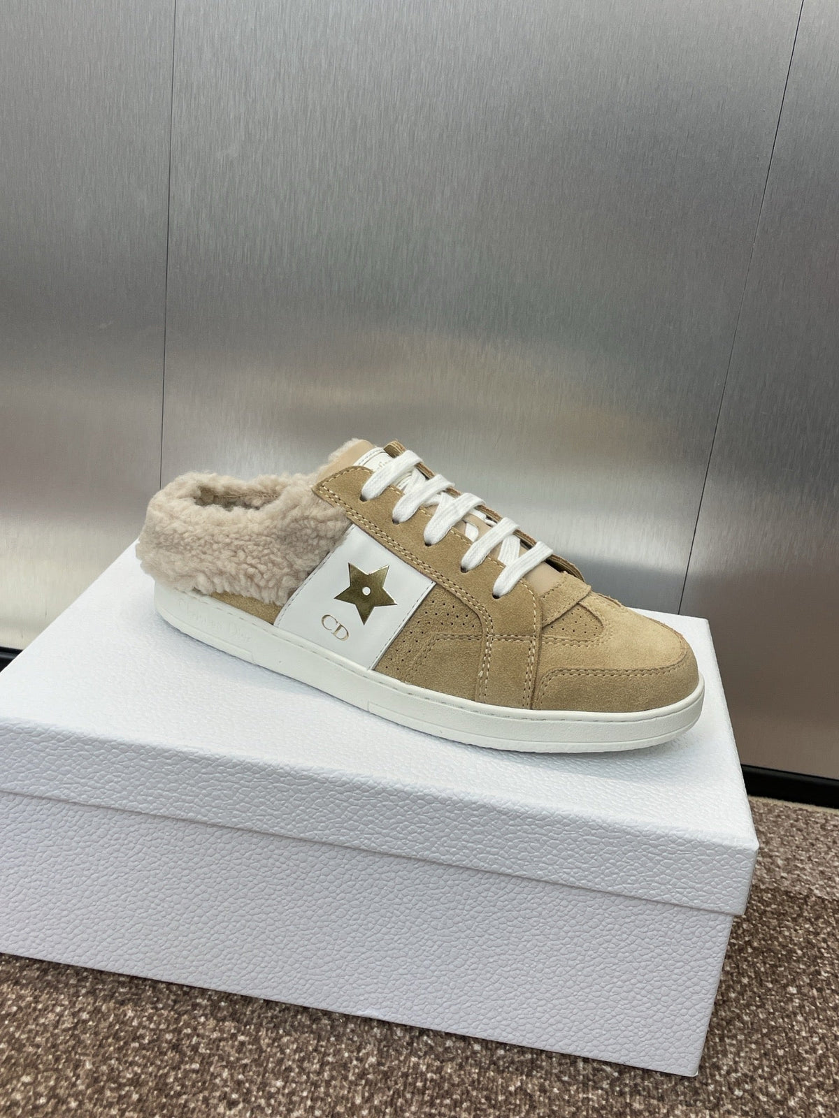 STAR SNEAKER IN CAMEL BEIGE SUEDE AND SHEARLING