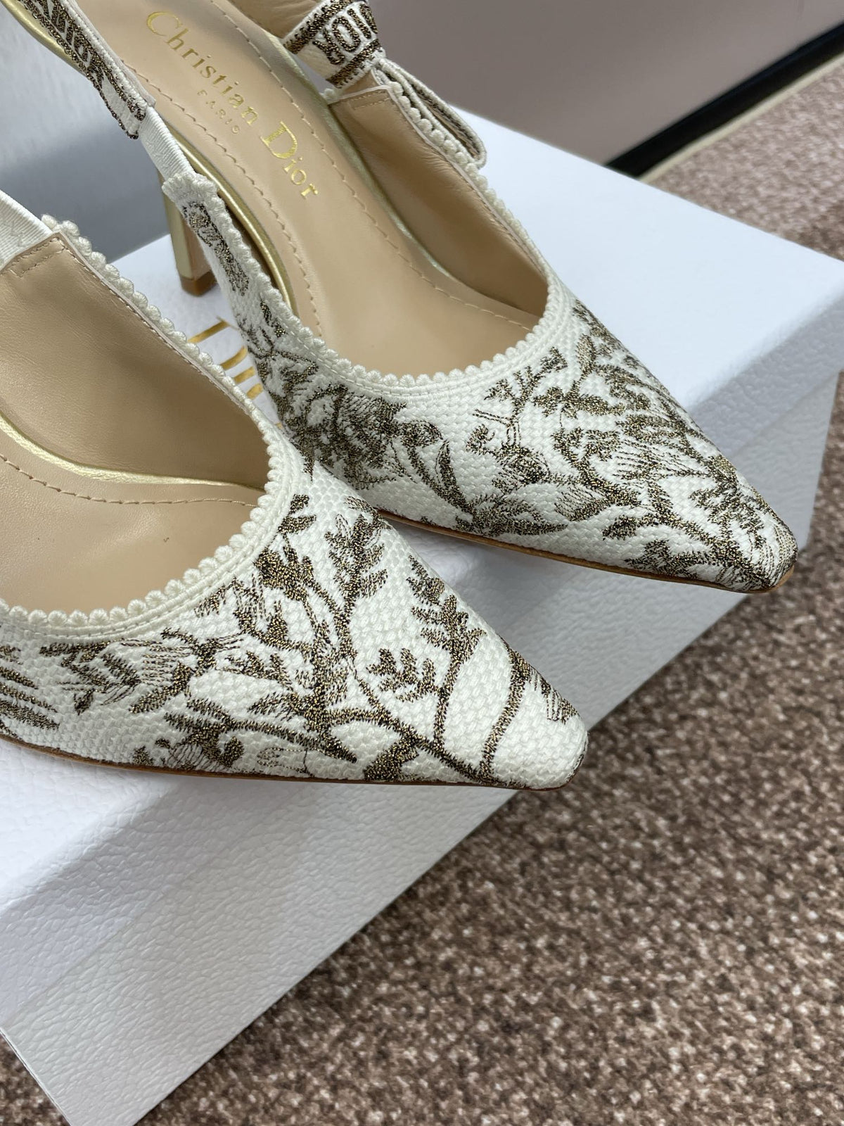 J'ADIOR HIGH SLINGBACK PUMP WHITE AND GOLD-TONE MILLEFIORI JACQUARD 95 MM