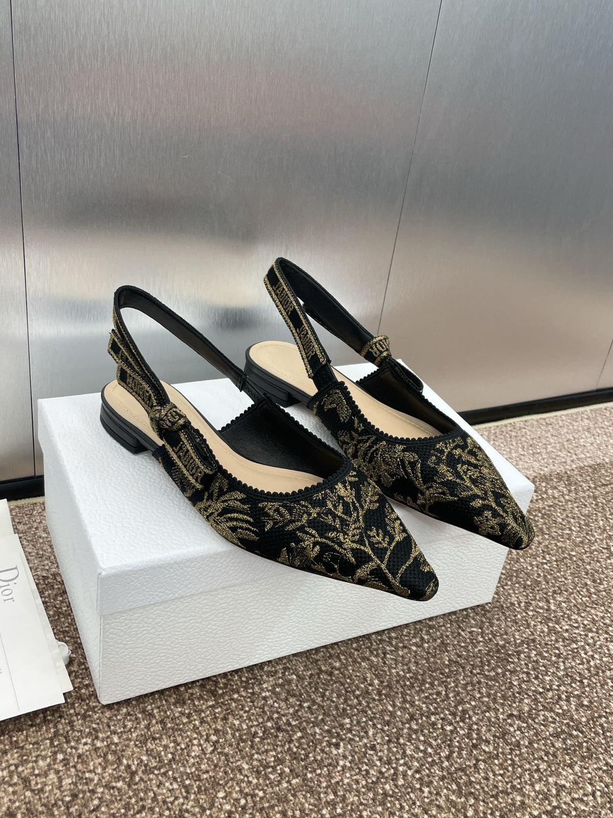 J'ADIOR SLINGBACK PUMP BLACK AND GOLD-TONE MILLEFIORI JACQUARD