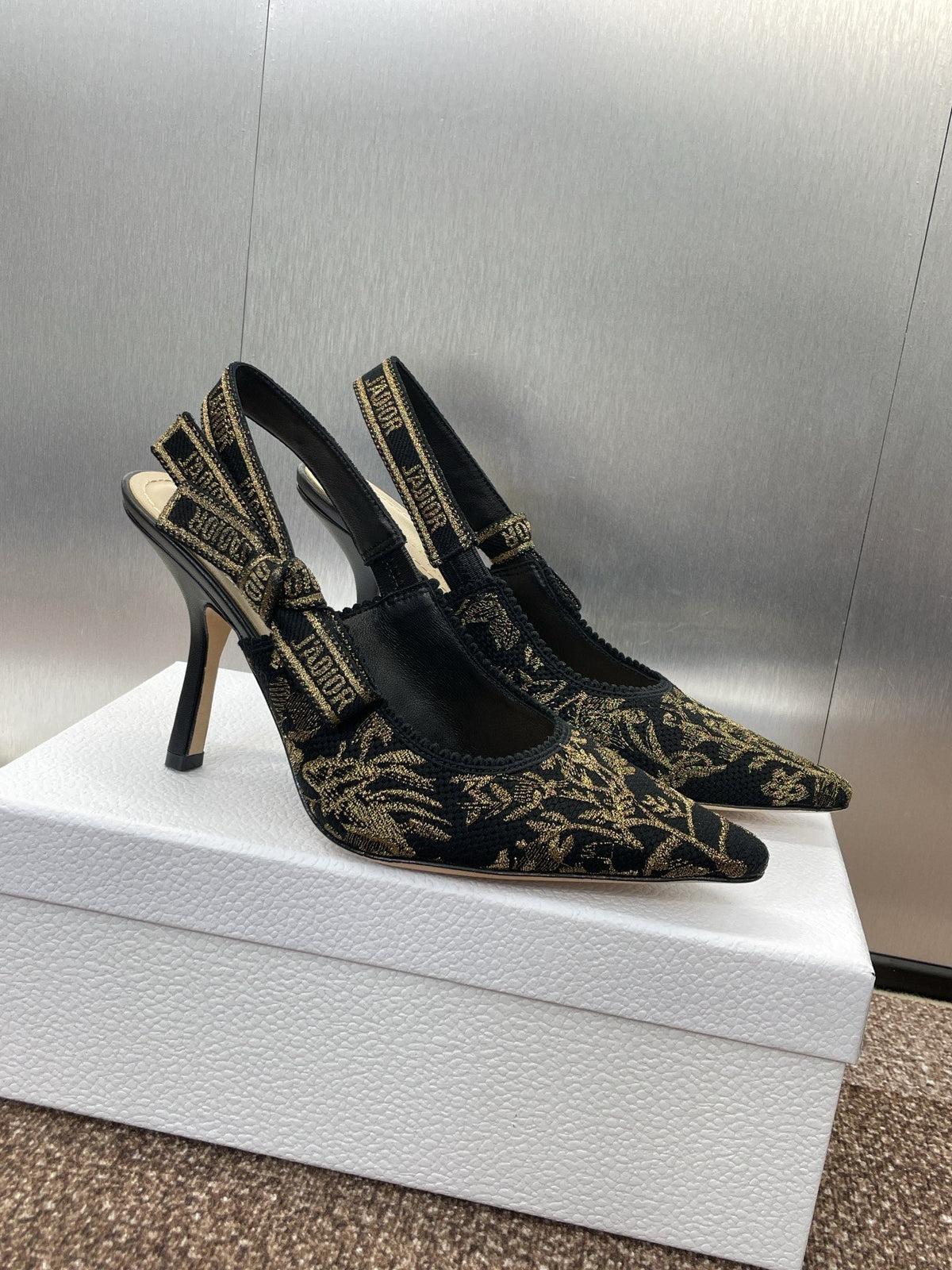 J'ADIOR HIGH SLINGBACK PUMP BLACK AND GOLD-TONE MILLEFIORI JACQUARD 95 MM