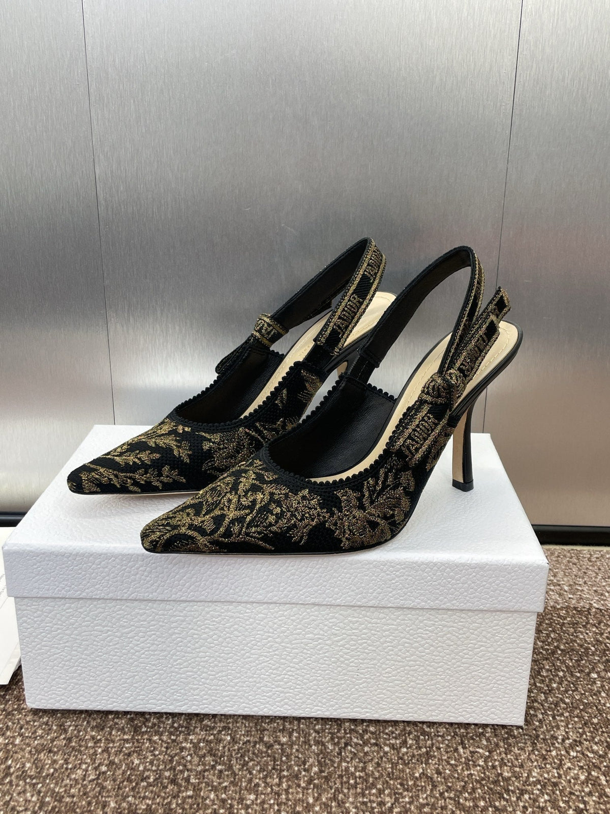 J'ADIOR HIGH SLINGBACK PUMP BLACK AND GOLD-TONE MILLEFIORI JACQUARD 95 MM