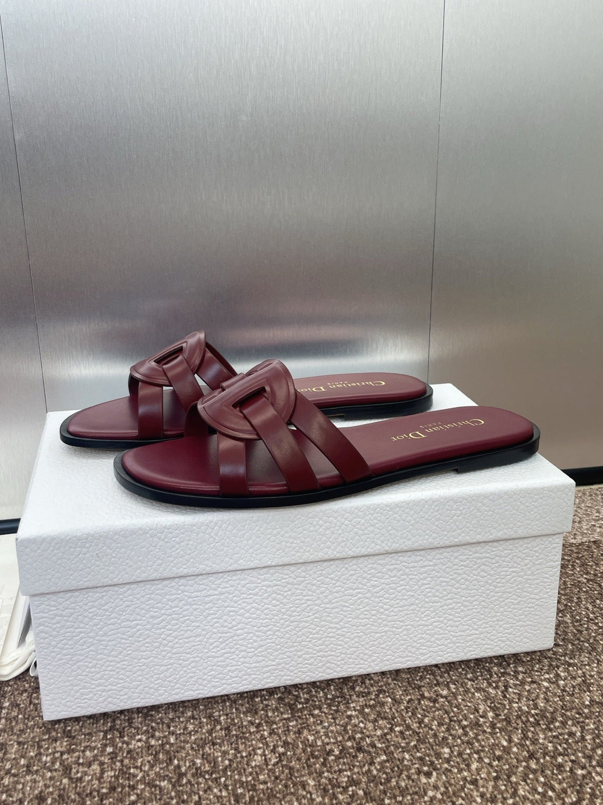 D-CLUB SLIDE SANDAL 25S IN BURGUNDY RED CALFSKIN