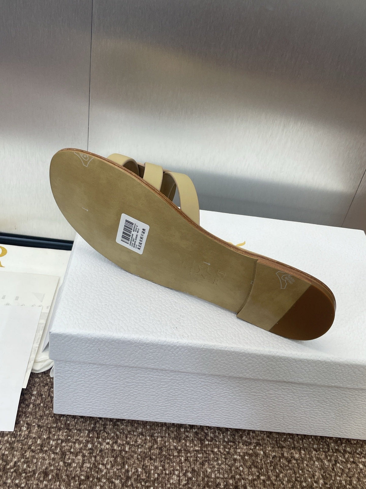 D-CLUB SLIDE SANDAL 25S IN GOLDEN BEIGE CALFSKIN