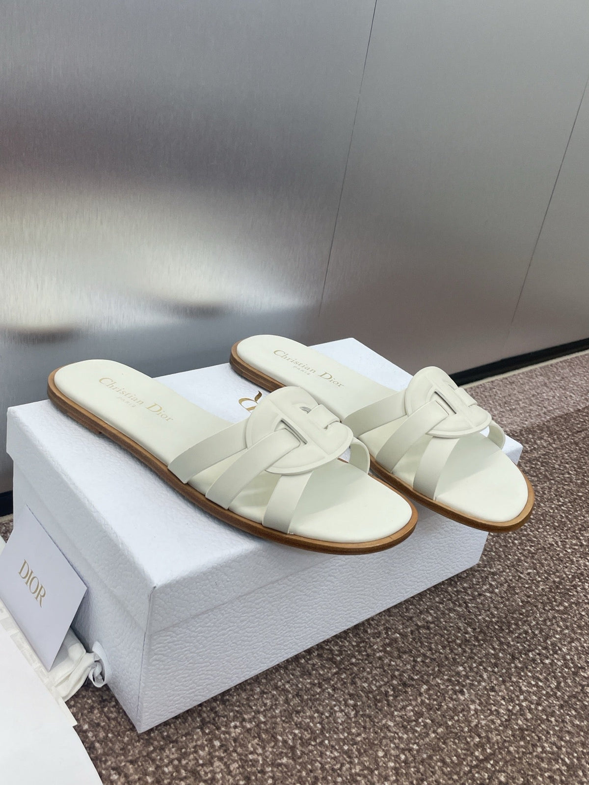 D-CLUB SLIDE SANDAL 25S IN WHITE CALFSKIN