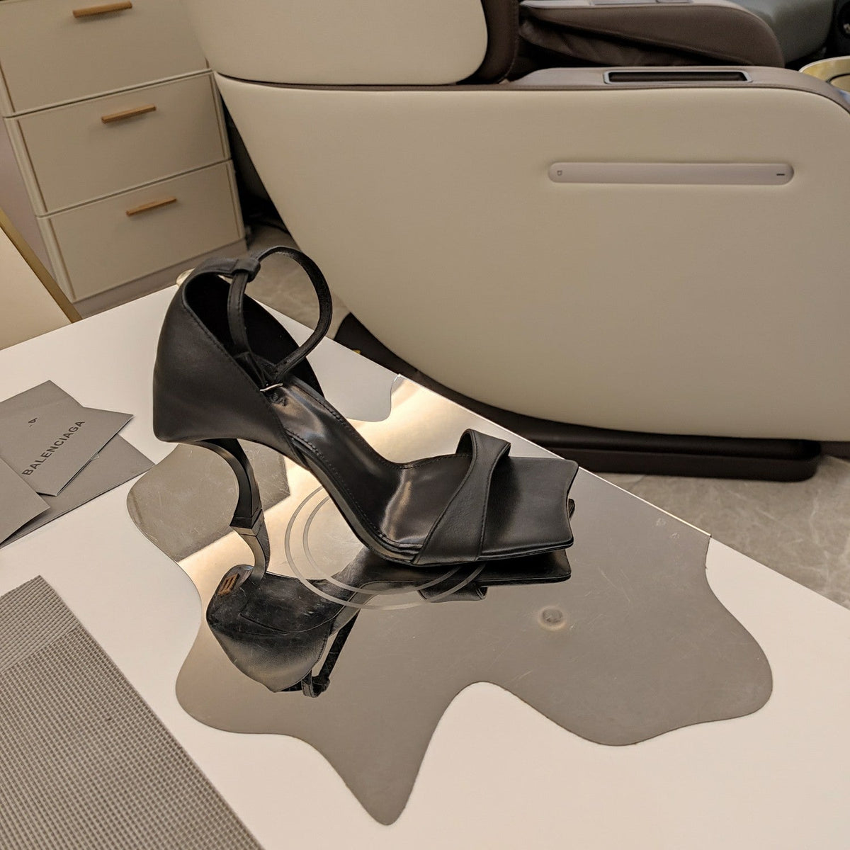 OPEN-TOE CURVED HIGH HEEL SANDALS IN BLACK SMOOTH CALFSKIN
