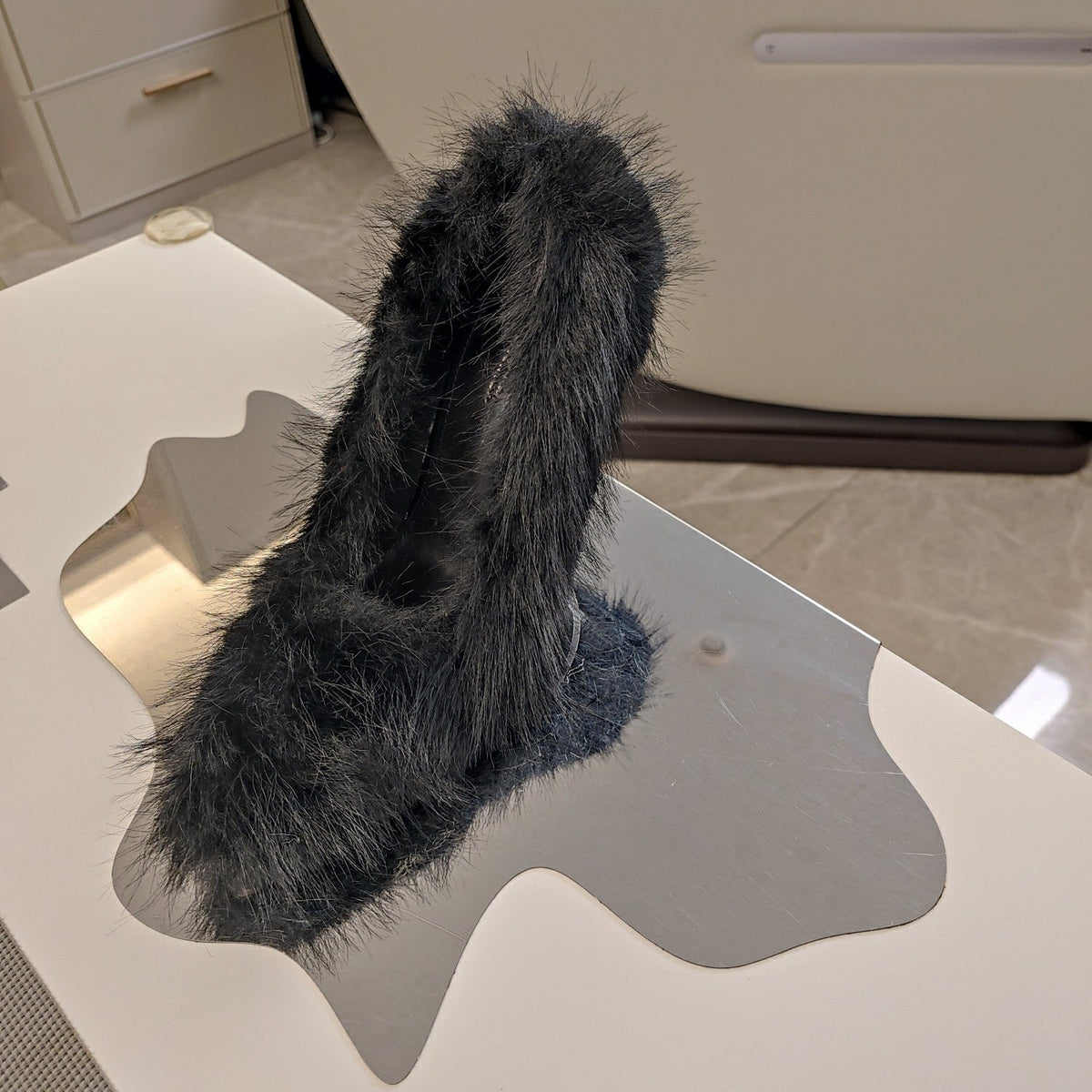 FURRY PUMPS 90MM IN BLACK FOX FUR