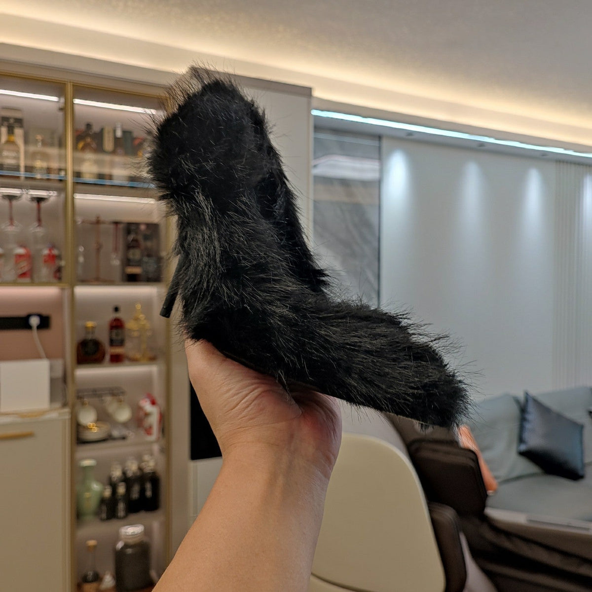 FURRY PUMPS 90MM IN BLACK FOX FUR