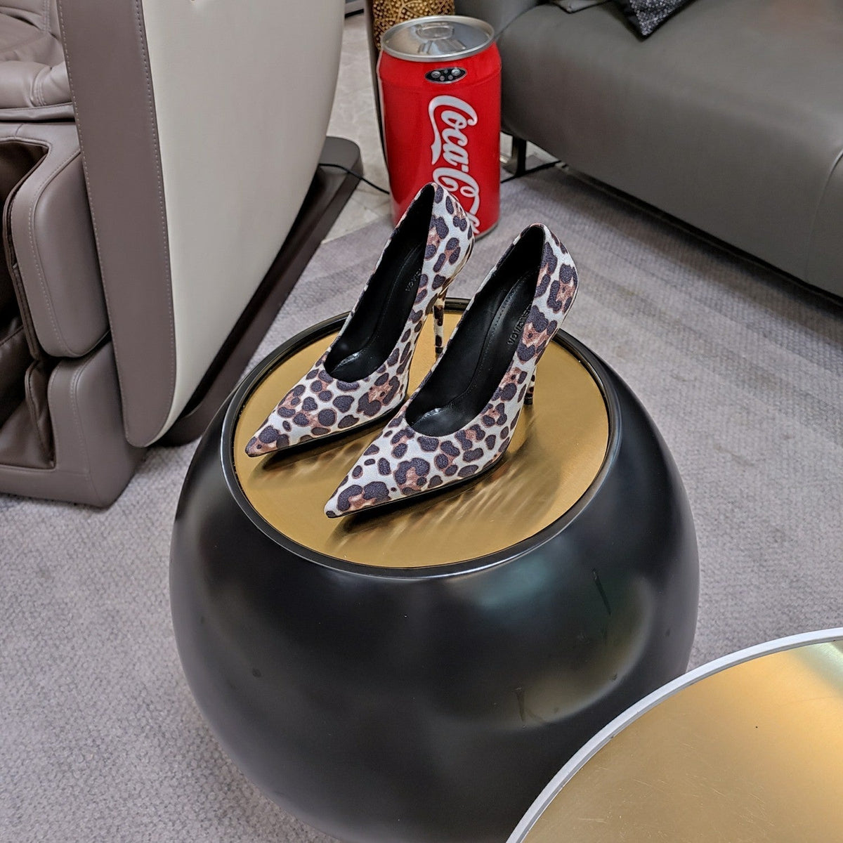 HIGH PUMPS IN LIGHT GRAY LEOPARD PRINT SUEDE