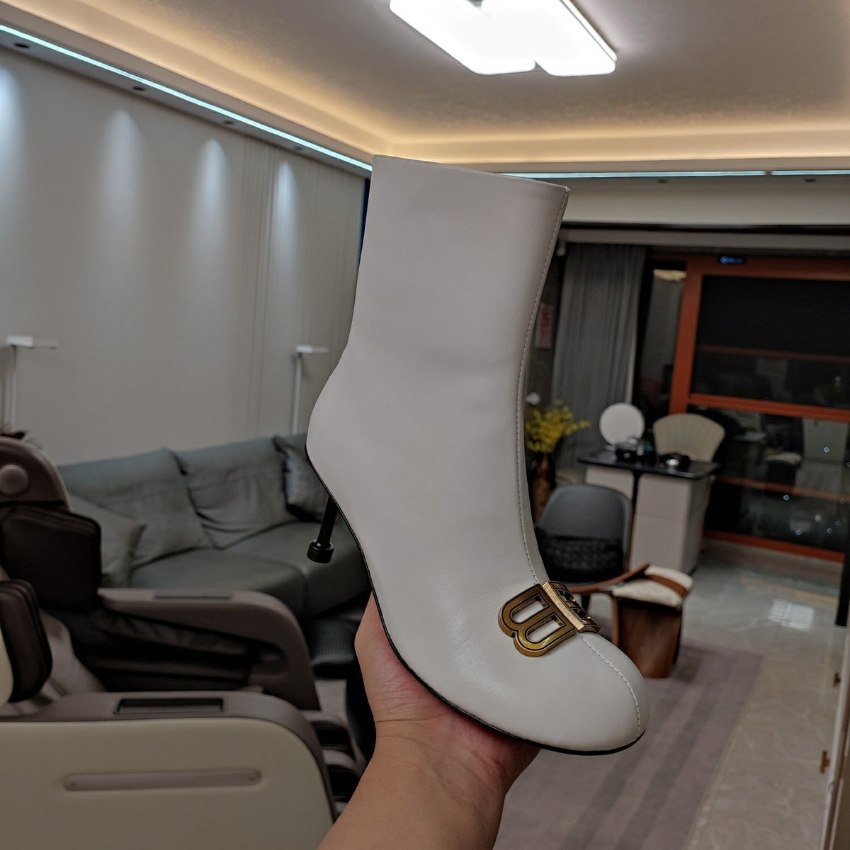 ROUND-TOE HIGH HEEL BOOTS IN WHITE SMOOTH LAMBSKIN