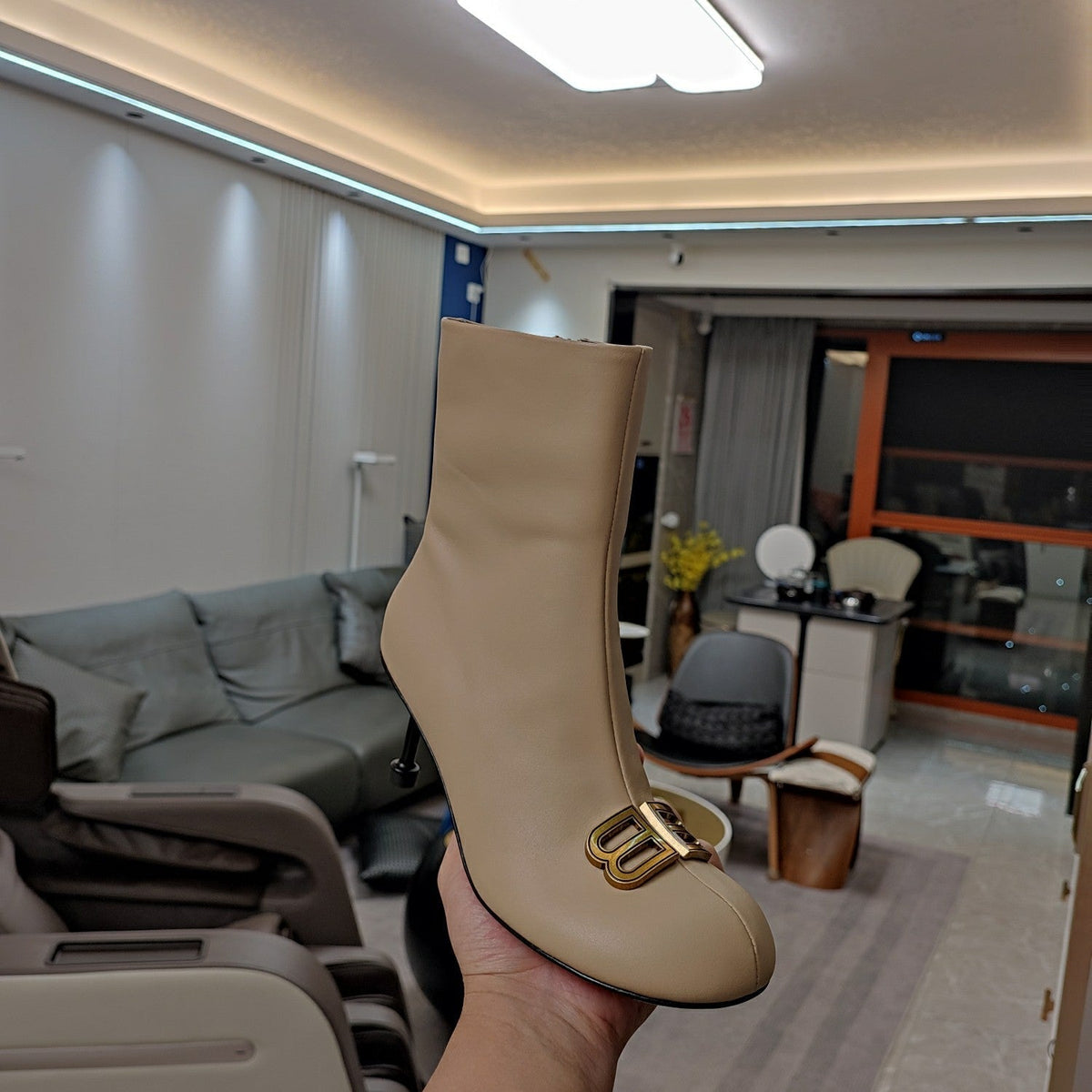 ROUND-TOE HIGH HEEL BOOTS IN BEIGE SMOOTH LAMBSKIN