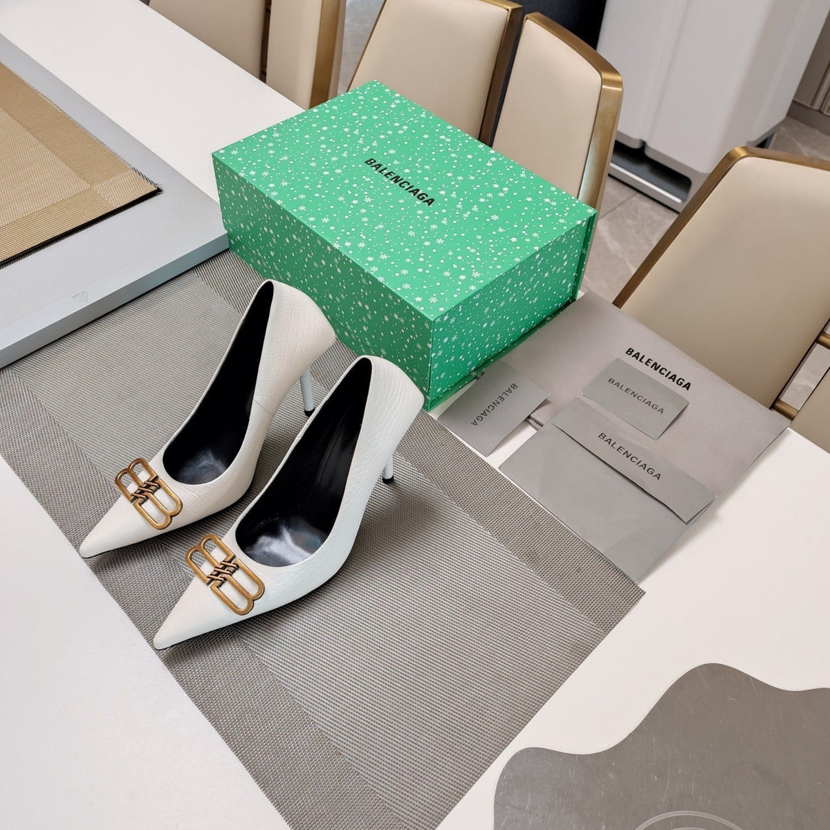POINTED BB GOLD BUCKLE HIGH PUMPS IN WHITE CROCODILE PATTERN CALFSKIN