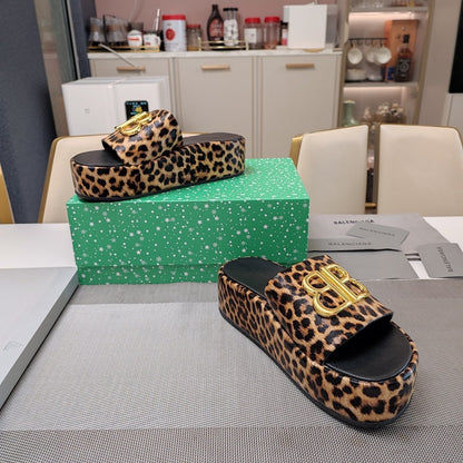 RISE SANDAL THICK-SOLED IN BROWN LEOPARD PRINT CALFSKIN