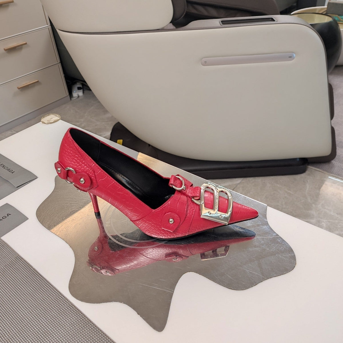 HIGH PUMPS WITH B SILVER BUCKLE IN RED CROCODILE PATTERN CALFSKIN