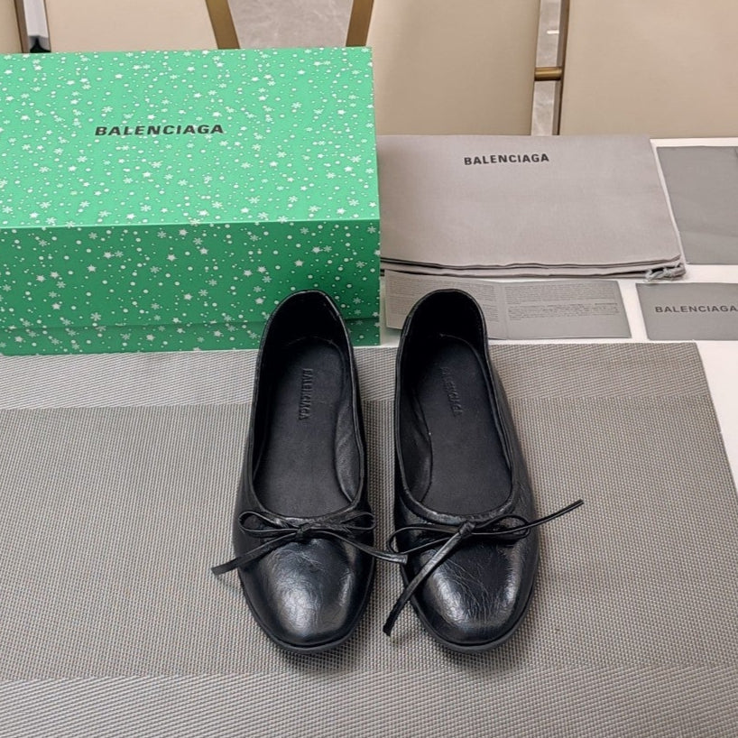 RHINESTONE BALLET FLATS WITH BOW IN BLACK WAX-OIL SHEEPSKIN