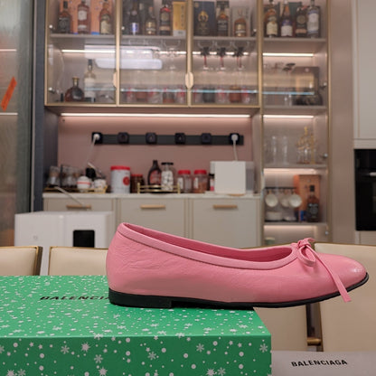RHINESTONE BALLET FLATS WITH BOW IN SEA PINK WAX-OIL SHEEPSKIN