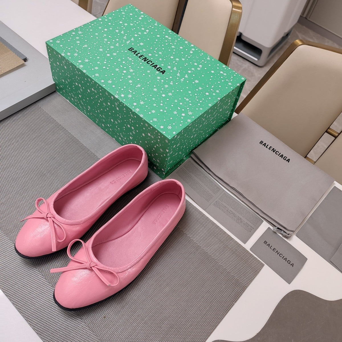 RHINESTONE BALLET FLATS WITH BOW IN SEA PINK WAX-OIL SHEEPSKIN