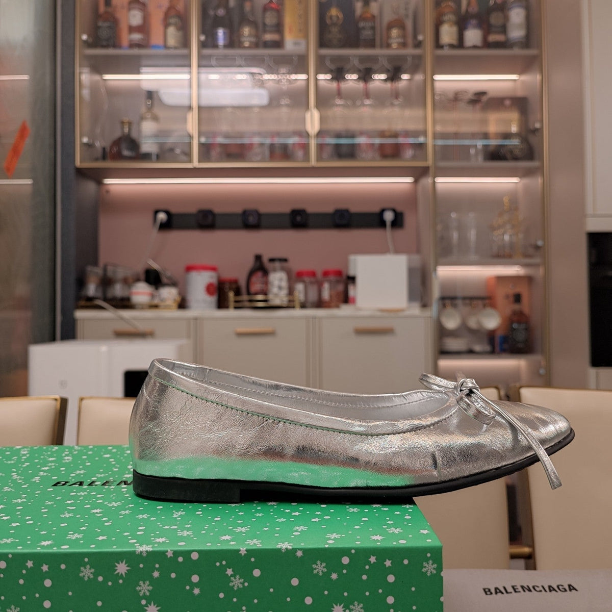 RHINESTONE BALLET FLATS WITH BOW IN SILVER WAX-OIL SHEEPSKIN