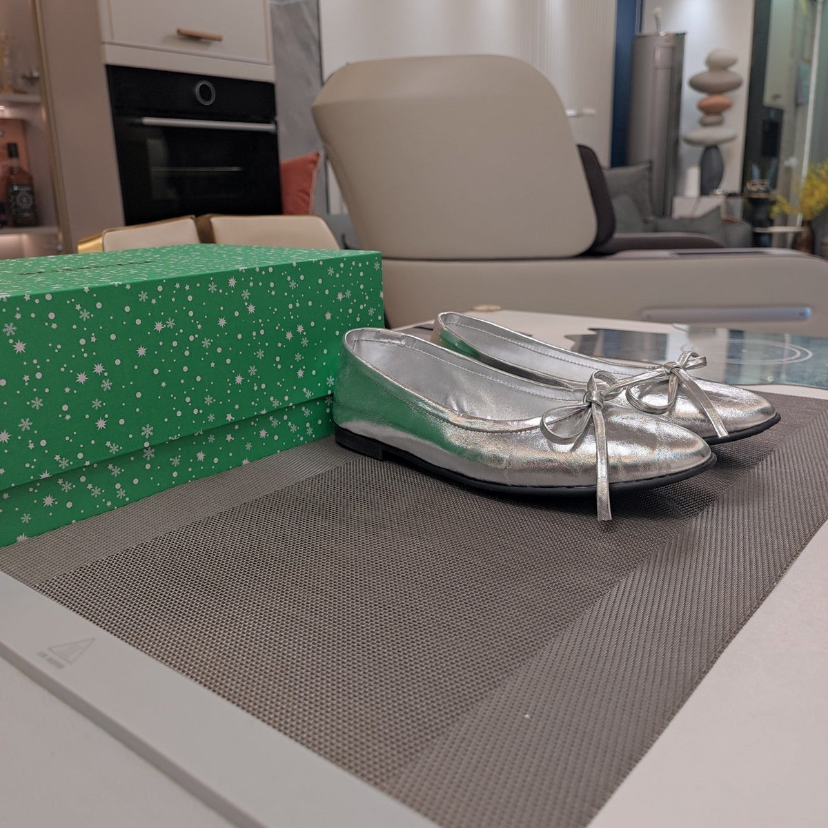 RHINESTONE BALLET FLATS WITH BOW IN SILVER WAX-OIL SHEEPSKIN