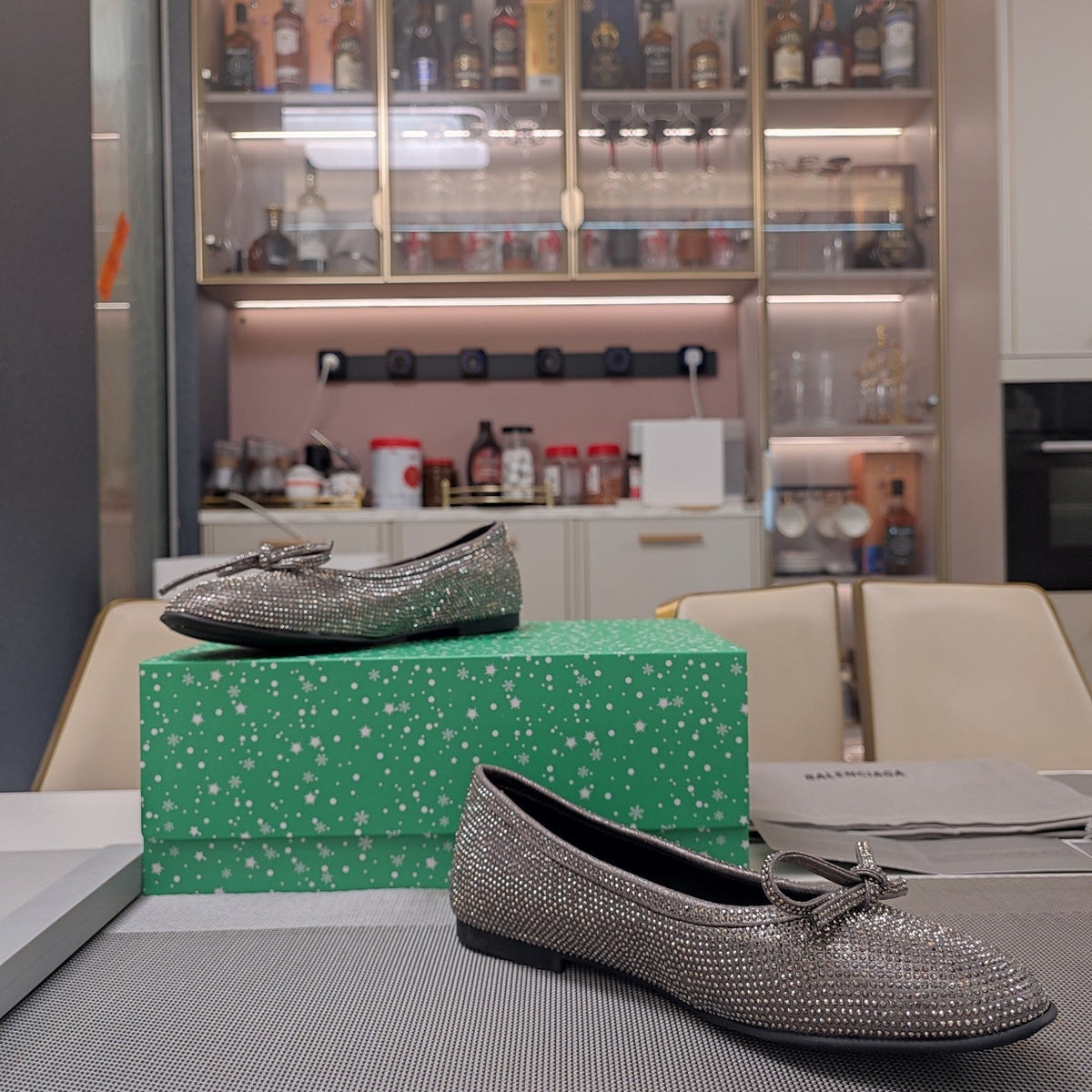 RHINESTONE BALLET FLATS WITH BOW IN GRAY SHEEPSKIN